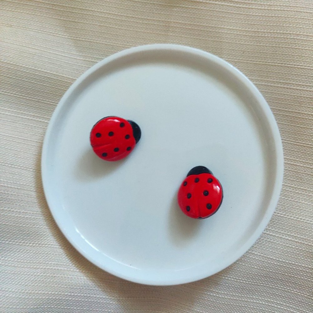 2 Ladybug Button Beads DIY Jewlery Accessories Arts & Crafts
